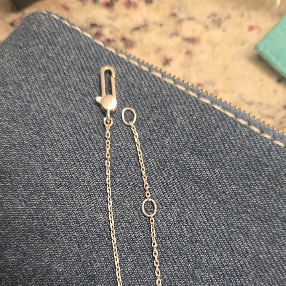 Gucci Silver Heart Necklace - Picture 4 of 7